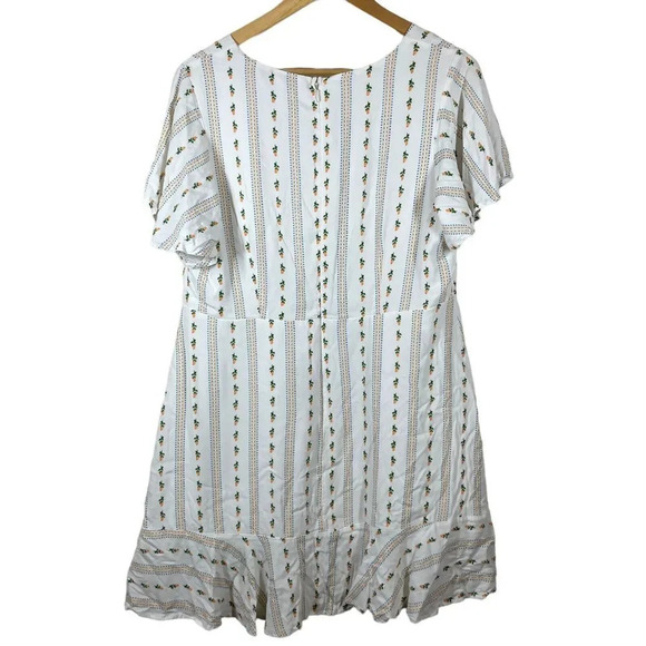 Forever 21 Mini Dress Women's Size 0X White Floral 100%Rayon Short Sleeve V Neck - Picture 2 of 12